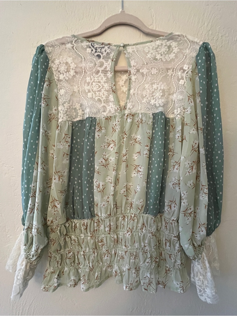 Gigio Sage Green Floral Lace Yoke Peasant Blouse - Picture 4 of 4